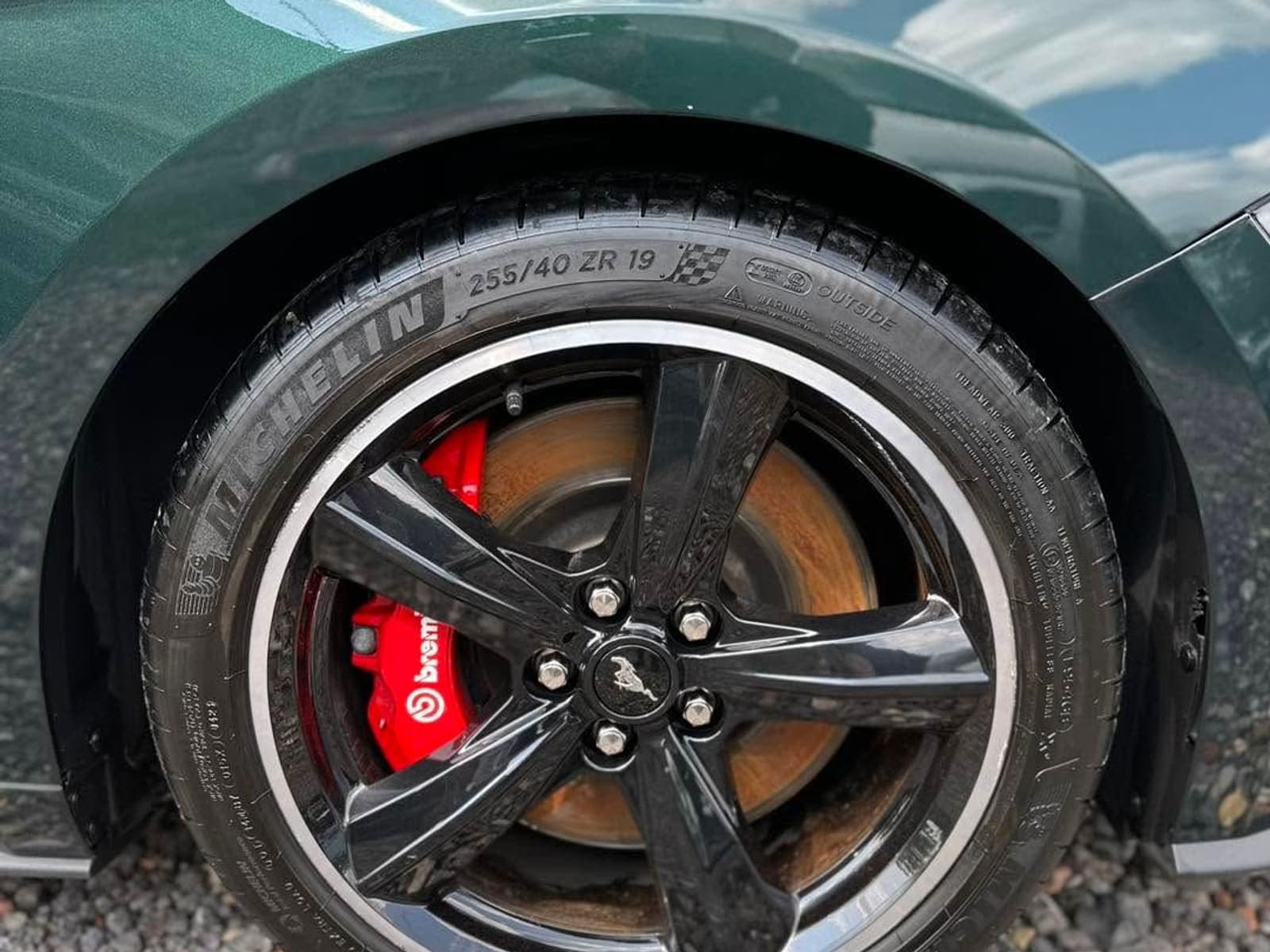 Felga Forda Mustang po dokładnym czyszczeniu